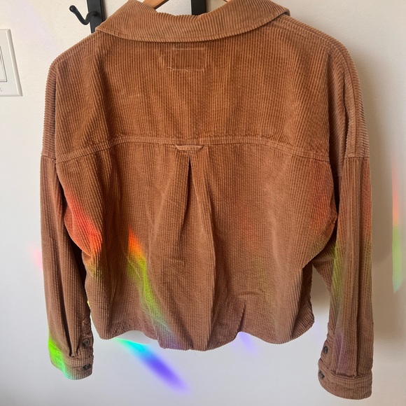 COPY - American Eagle Cropped Button Down - Picture 2 of 3